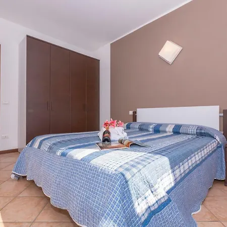 Fiumelatte Sleeps 4 Wifi * ורנה