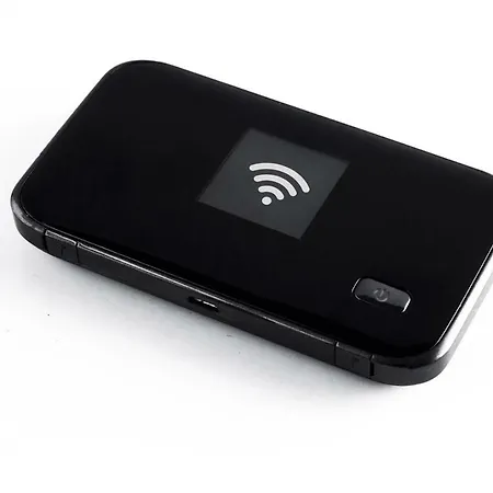 Fiumelatte Sleeps 4 Wifi דירה