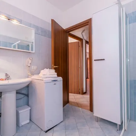 דירה Fiumelatte Sleeps 4 Wifi ורנה